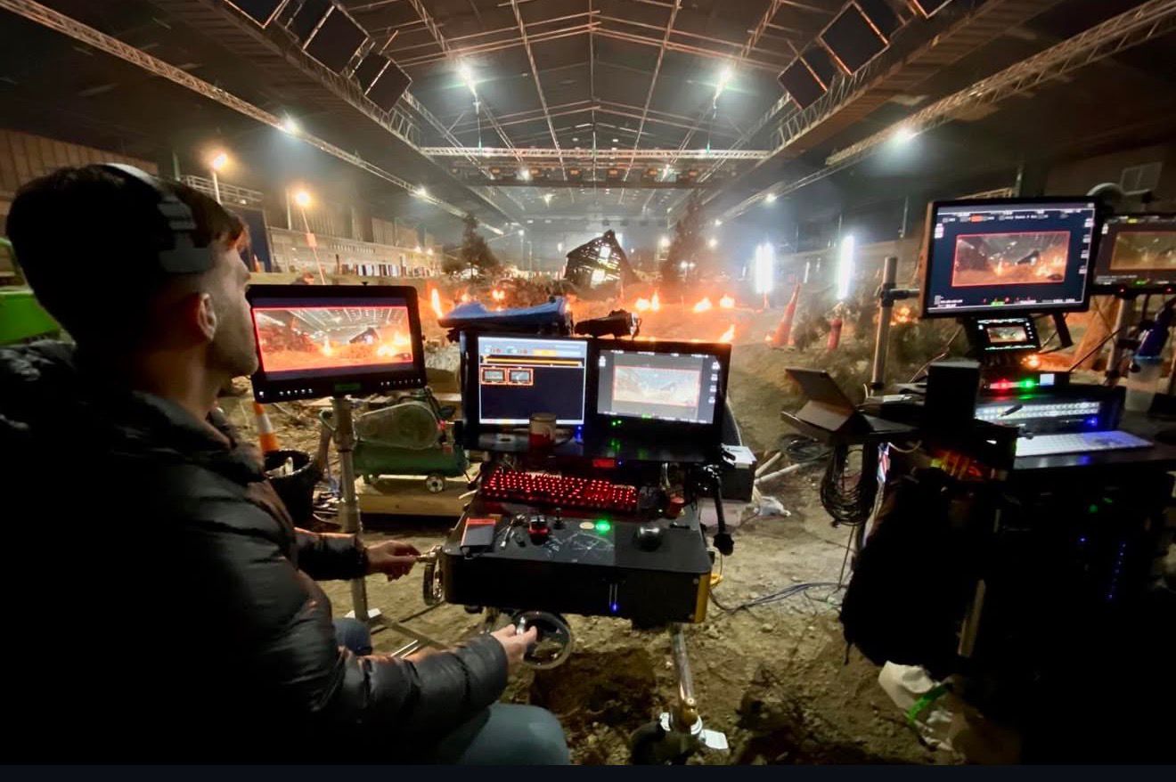 Lee operating camera and monitoring systems on the Rings of Power set